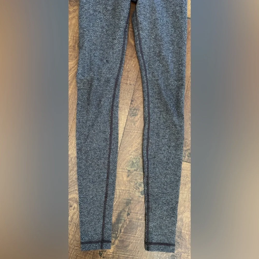 Lululemon Wunder Under Pants in Giant Herringbone pattern leggings Sz 4